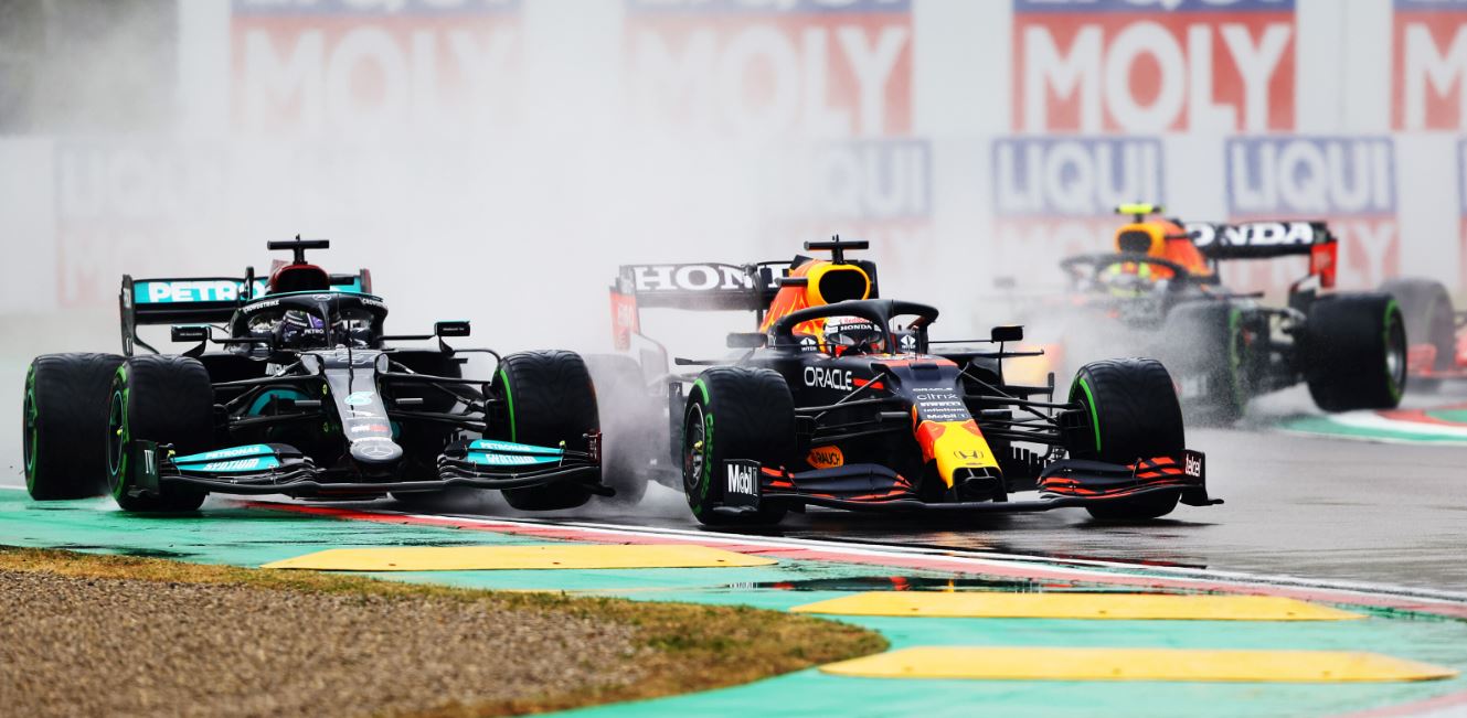 Mondiale F1: tra Verstappen e Hamilton è tempesta.